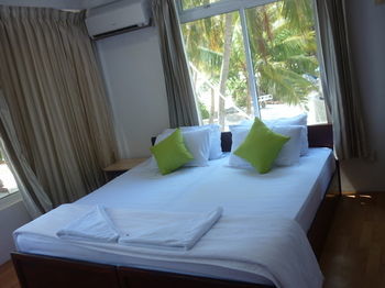 Batuta Maldives Surf View Hotel Thulusdhoo Kültér fotó