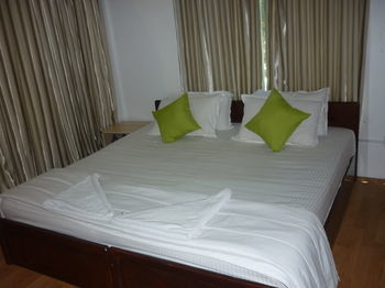 Batuta Maldives Surf View Hotel Thulusdhoo Kültér fotó